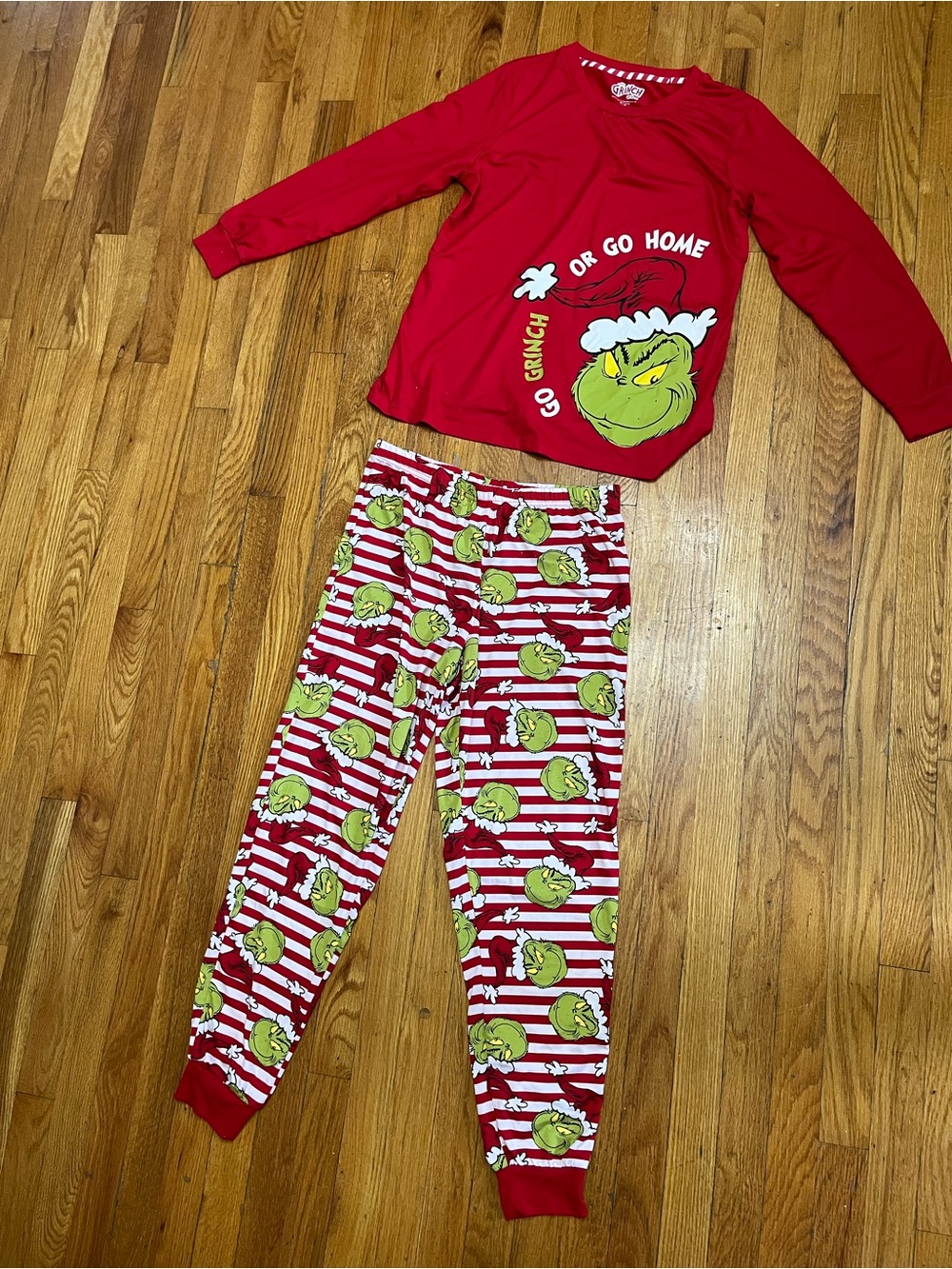 Kids' Red Grinch Holiday Pajama Set - Long Sleeve Top & Printed Pants